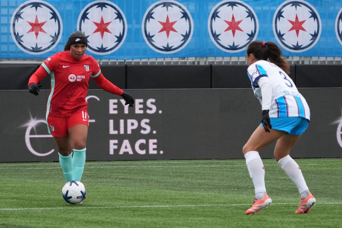 Mar 22, 2026; Evanston, Illinois, USA; Chicago Stars FC defender Sam Staab (3) defends Kansas City Current forward Michelle Cooper (17) during the first half at Northwestern Medicine Field at Martin Stadium. Mandatory Credit: David Banks-Imagn Images