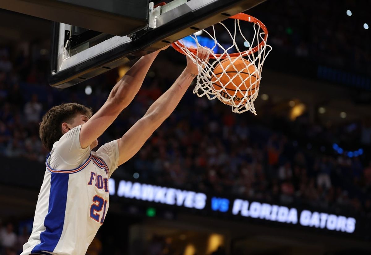 Mar 22, 2026; Tampa, FL, USA; Florida Gators forward Alex Condon (21) dunks the ball against the Iowa Hawkeyes in the second half during a second round game of the men's 2026 NCAA Tournament at Benchmark International Arena. Mandatory Credit: Matt Pendleton-Imagn Images