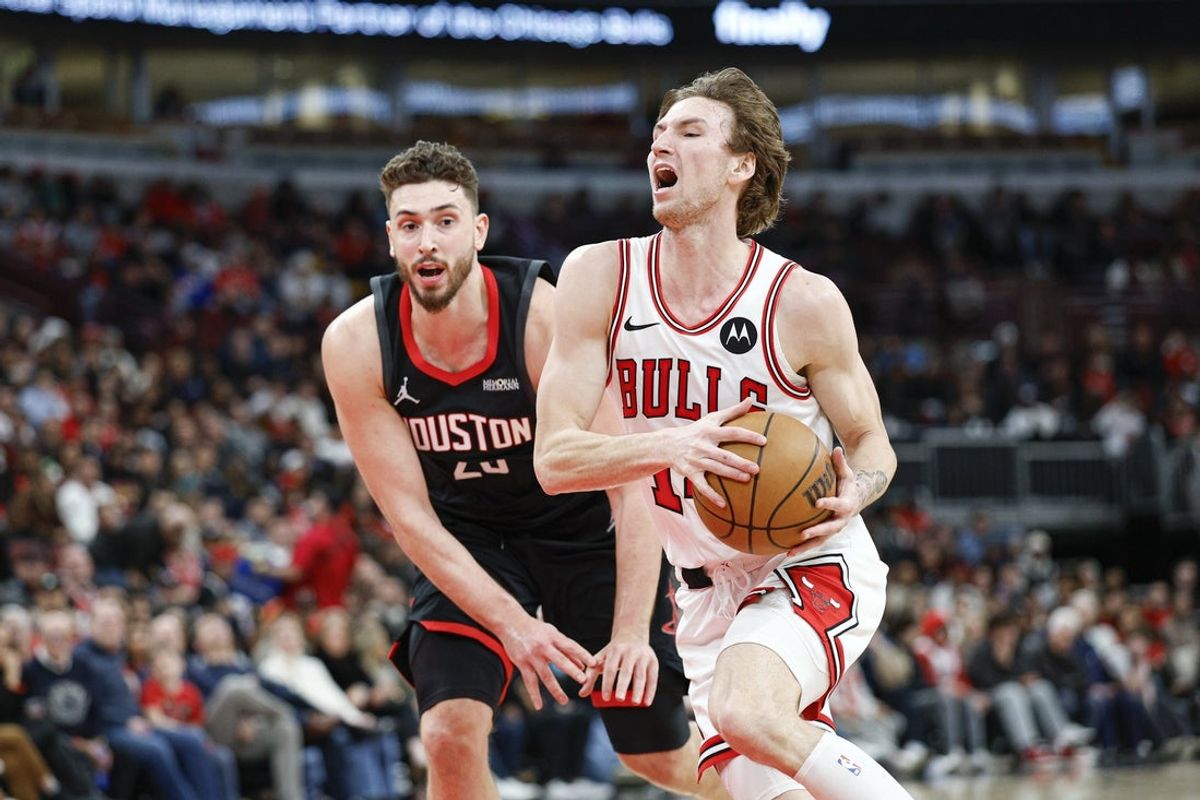 Mar 23, 2026; Chicago, Illinois, USA; Chicago Bulls forward Matas Buzelis (14) drives to the basket against Houston Rockets center Alperen Sengun (28) during the second half at United Center. Mandatory Credit: Kamil Krzaczynski-Imagn Images