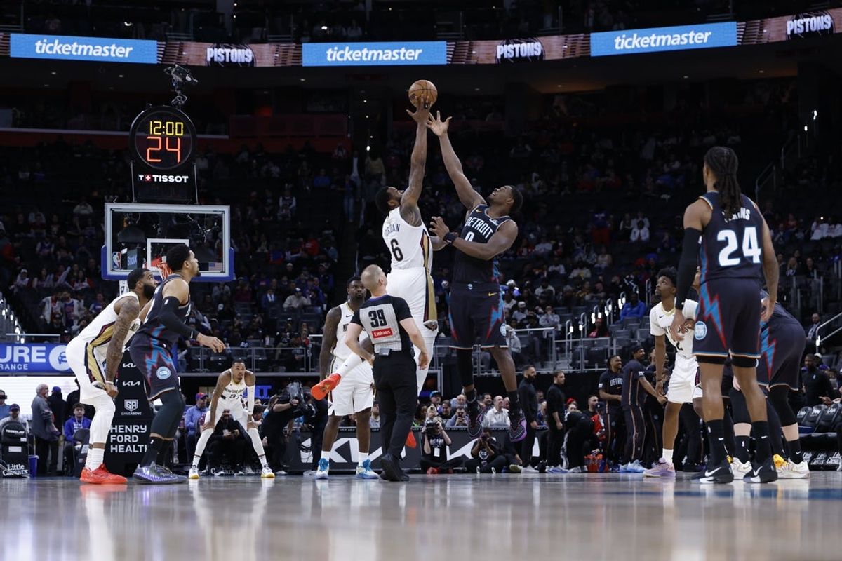 Mar 26, 2026; Detroit, Michigan, USA;  New Orleans Pelicans center DeAndre Jordan (6) and Detroit Pistons center Jalen Duren (0) tip off in the first half at Little Caesars Arena. Mandatory Credit: Rick Osentoski-Imagn Images