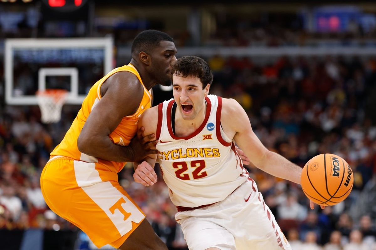 Mar 27, 2026; Chicago, IL, USA; Iowa State Cyclones forward Milan Momcilovic (22) drives the ball against Tennessee Volunteers forward Jaylen Carey (23) in the first half during a Sweet Sixteen game of the Midwest Regional of the men's 2026 NCAA Tournament at United Center. Mandatory Credit: Kamil Krzaczynski-Imagn Images