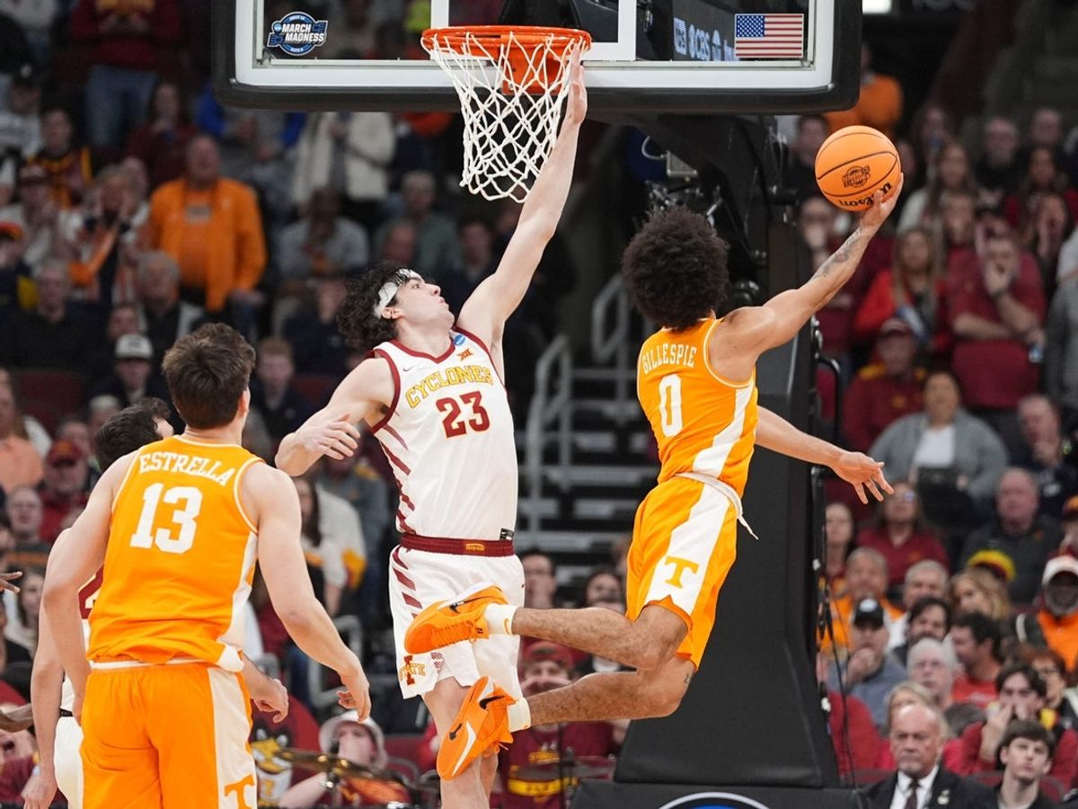 Tennessee guard Ja'Kobi Gillespie (0) takes a shot at the basket the NCAA Tournament Sweet 16 game against Iowa State at the United Center in Chicago on March 27, 2026.