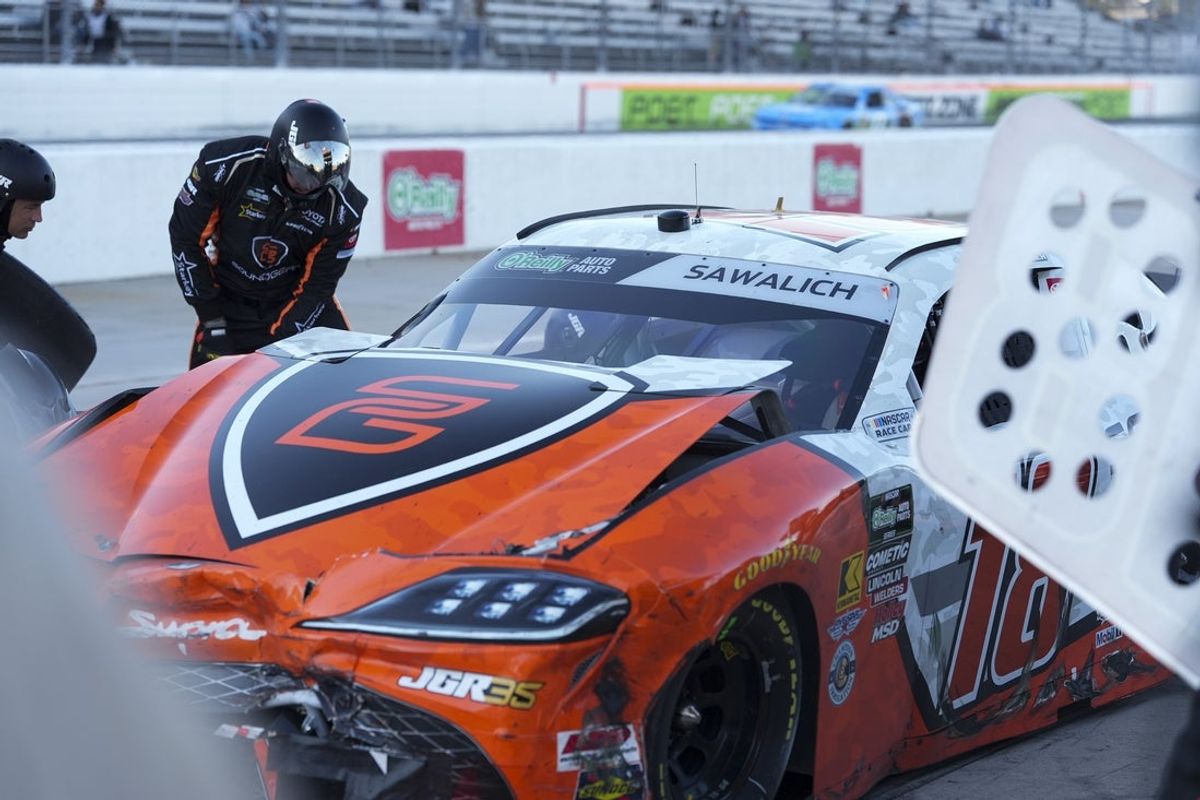 Mar 28, 2026; Martinsville, Virginia, USA; Joe Gibbs Racing driver William Sawalich (18) pit crew try to get their car back into the final laps of the race at Martinsville Speedway. Mandatory Credit: Jim Dedmon-Imagn Images