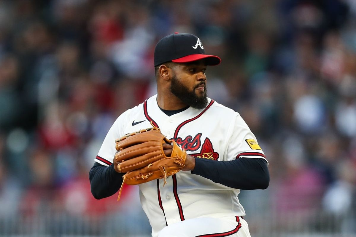 Mar 28, 2026; Cumberland, Georgia, USA; Atlanta Braves starting pitcher Reynaldo Lopez (40) throws against the Kansas City Royals in the first inning at Truist Park. Mandatory Credit: Mady Mertens-Imagn Images