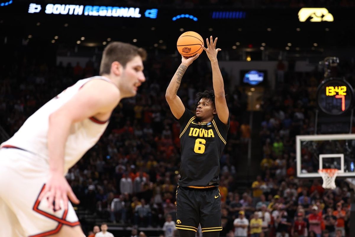 Mar 28, 2026; Houston, TX, USA; Iowa Hawkeyes guard Tavion Banks (6) shoots against the Illinois Fighting Illini in the second half during an Elite Eight game of the South Regional of the men's 2026 NCAA Tournament at Toyota Center. Mandatory Credit: Troy Taormina-Imagn Images