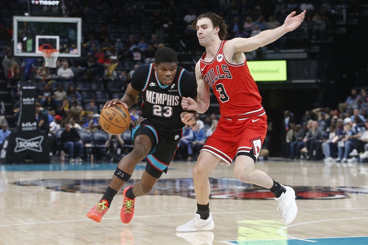 Mar 28, 2026; Memphis, Tennessee, USA; Memphis Grizzlies forward Cedric Coward (23) drives to the basket as Chicago Bulls guard Josh Giddey (3) defends during the first quarter at FedExForum. Mandatory Credit: Petre Thomas-Imagn Images