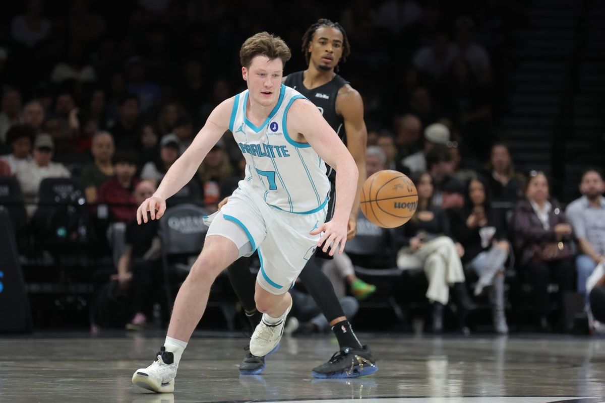 Mar 31, 2026; Brooklyn, New York, USA; Charlotte Hornets guard Kon Knueppel (7) chases after a loose ball against Brooklyn Nets center Nic Claxton (33) during the second quarter at Barclays Center. Mandatory Credit: Brad Penner-Imagn Images