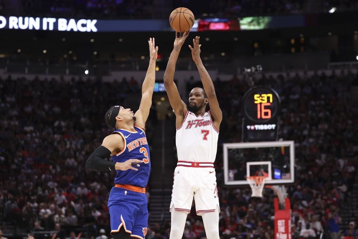 Mar 31, 2026; Houston, Texas, USA; Houston Rockets forward Kevin Durant (7) shoots the ball as New York Knicks guard Josh Hart (3) defends during the second quarter at Toyota Center. Mandatory Credit: Troy Taormina-Imagn Images