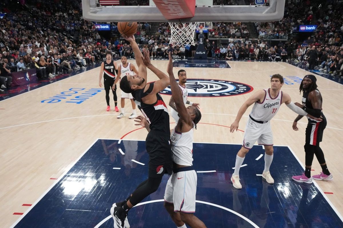 Mar 31, 2026; Inglewood, California, USA; Portland Trail Blazers forward Kris Murray (24) shoots the ball against LA Clippers forward Kawhi Leonard (2) in the first half at Intuit Dome. Mandatory Credit: Kirby Lee-Imagn Images