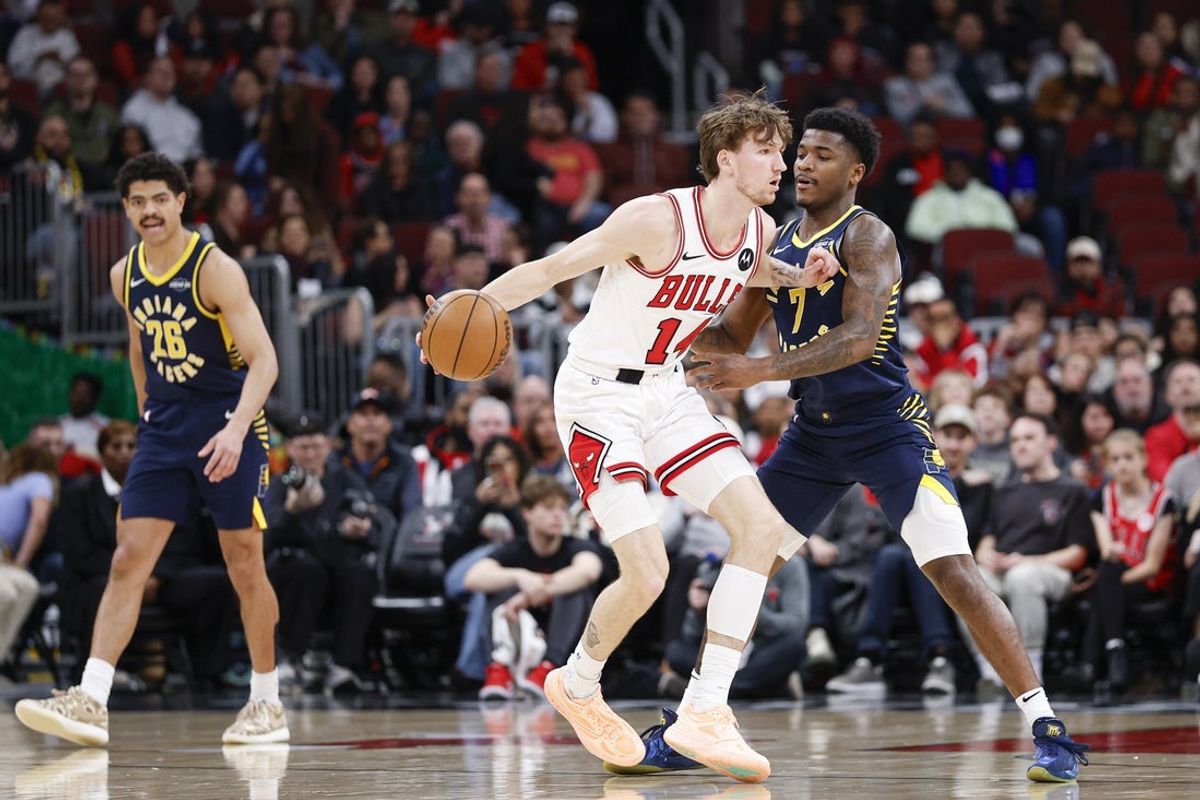 Apr 1, 2026; Chicago, Illinois, USA; Indiana Pacers guard Kam Jones (7) defends against Chicago Bulls forward Matas Buzelis (14) during the first half at United Center. Mandatory Credit: Kamil Krzaczynski-Imagn Images