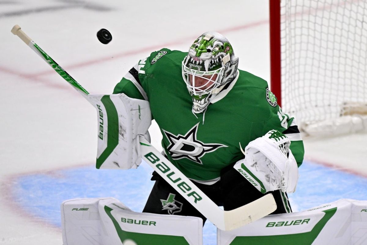 Apr 2, 2026; Dallas, Texas, USA; Dallas Stars goaltender Jake Oettinger (29) makes a save on a Winnipeg Jets shot during the first period at the American Airlines Center. Mandatory Credit: Jerome Miron-Imagn Images