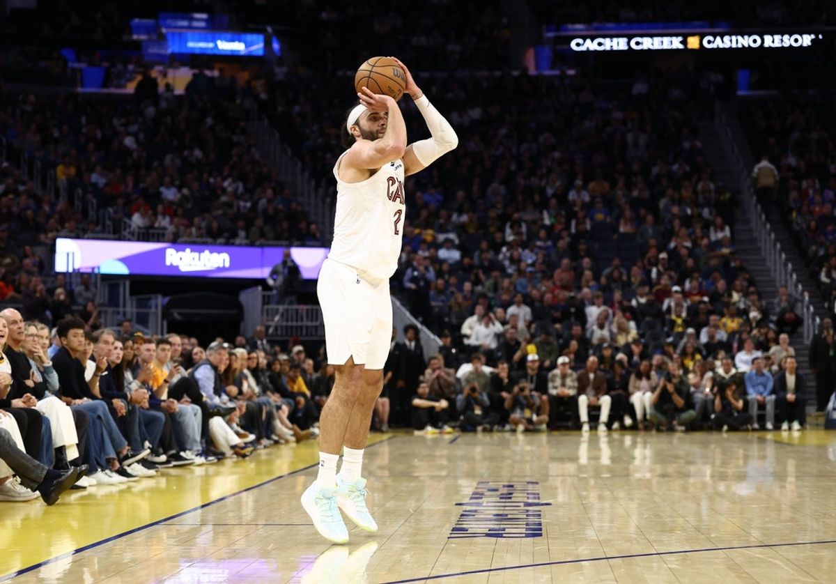Apr 2, 2026; San Francisco, California, USA; Cleveland Cavaliers forward/guard Max Strus (2) scores a three point basket against the Golden State Warriors during the fourth quarter at Chase Center. Mandatory Credit: Kelley L Cox-Imagn Images