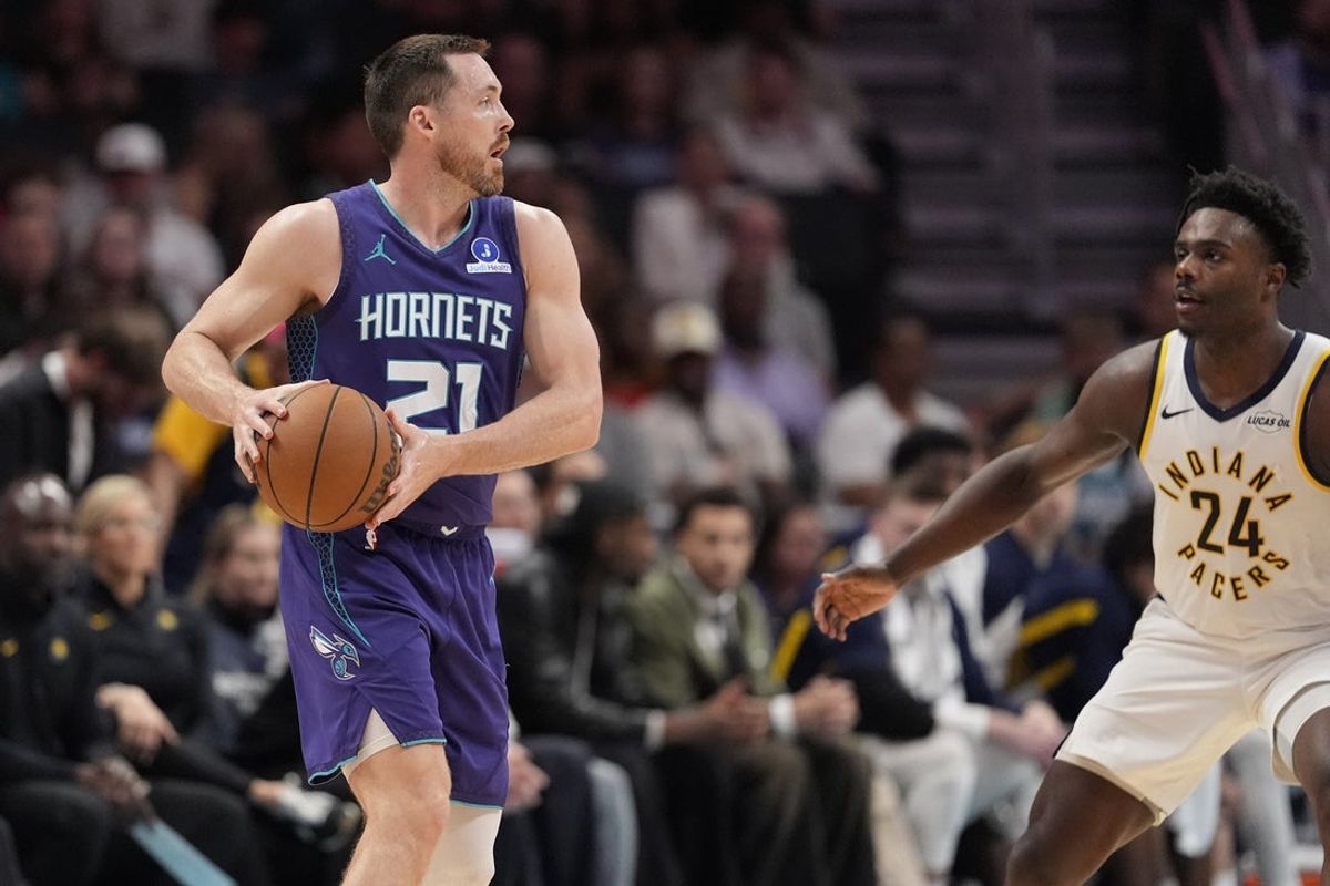 Apr 3, 2026; Charlotte, North Carolina, USA; Charlotte Hornets guard Pat Connaughton (21) sets the play defended by Indiana Pacers forward Kobe Brown (24) during the second quarter at Spectrum Center. Mandatory Credit: Jim Dedmon-Imagn Images