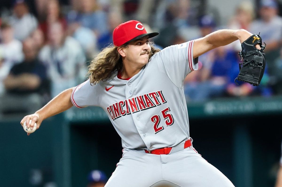 Apr 4, 2026; Arlington, Texas, USA;  Cincinnati Reds pitcher Rhett Lowder (25) throws during the first inning against the Texas Rangers at Globe Life Field. Mandatory Credit: Kevin Jairaj-Imagn Images