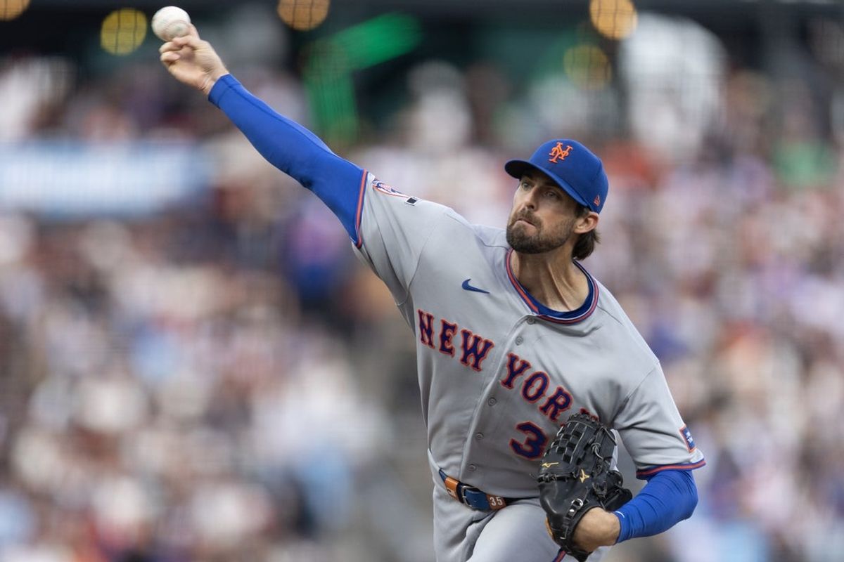Apr 4, 2026; San Francisco, California, USA; New York Mets starting pitcher Clay Holmes (35) delivers a pitch against the San Francisco Giants during the second inning at Oracle Park. Mandatory Credit: D. Ross Cameron-Imagn Images