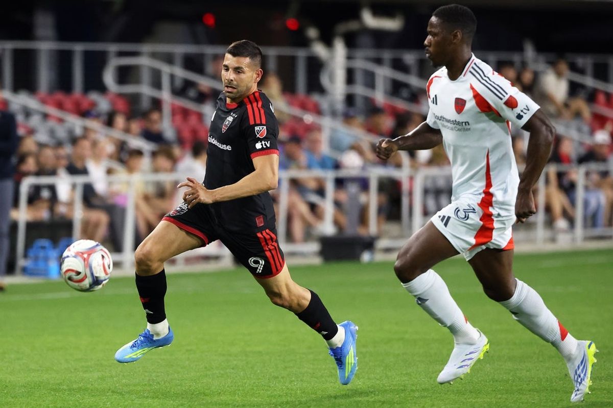 Apr 4, 2026; Washington, District of Columbia, USA; D.C. United forward Tai Baribo (9) races past FC Dallas defender Osaze Urhoghide (3) during the first half at Audi Field. Mandatory Credit: Daniel Kucin Jr.-Imagn Images