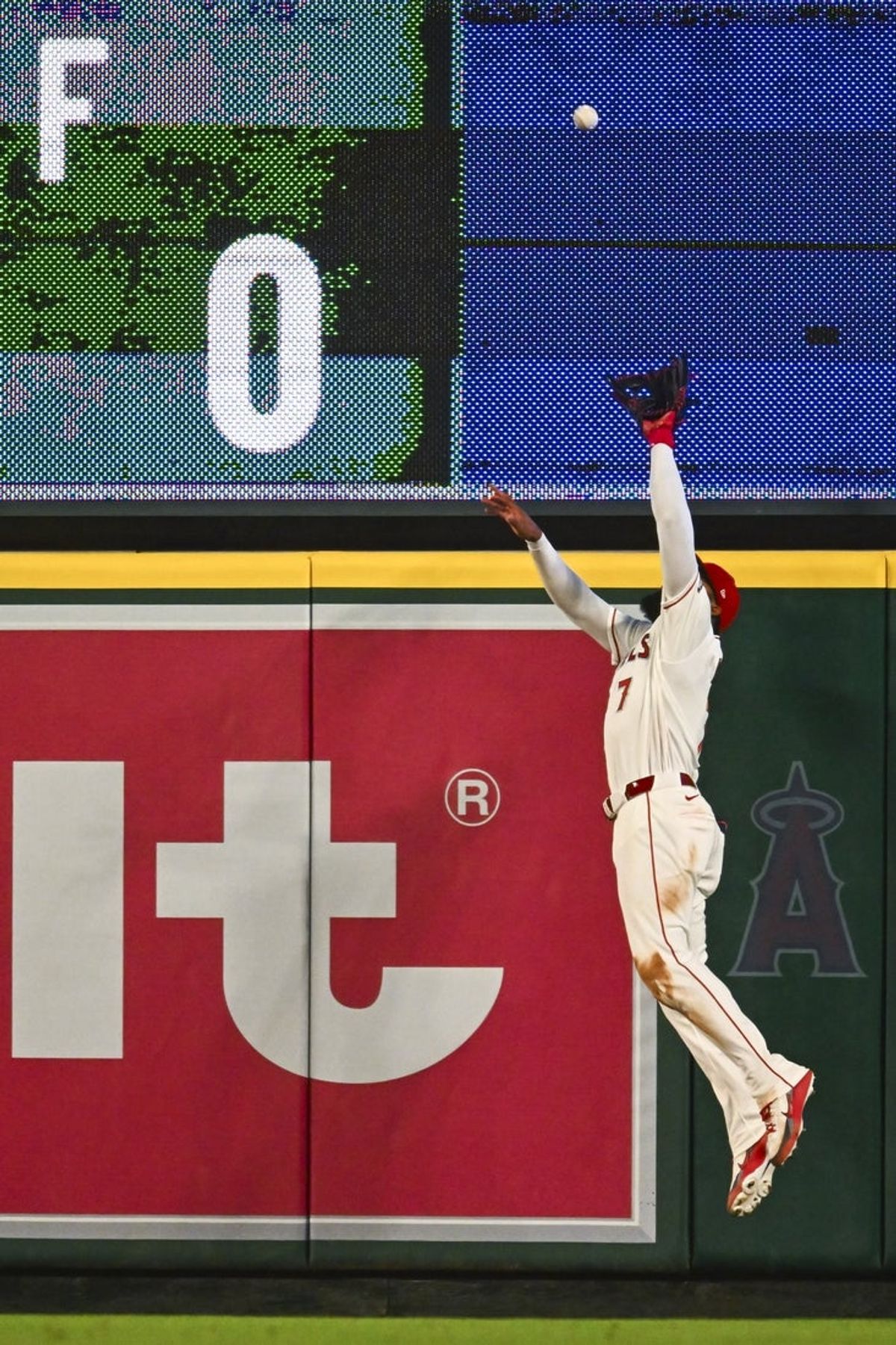 Apr 4, 2026; Anaheim, California, USA; Los Angeles Angels right fielder Jo Adell (7) makes a catch against the Seattle Mariners during the eighth inning at Angel Stadium. Mandatory Credit: Jonathan Hui-Imagn Images