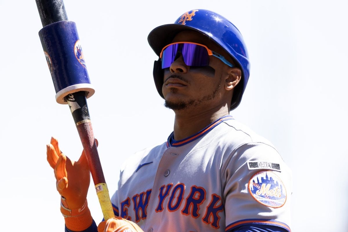 Apr 5, 2026; San Francisco, California, USA; New York Mets designated hitter Jorge Polanco (11) stands in the on deck during the first inning against the San Francisco Giants at Oracle Park. Mandatory Credit: D. Ross Cameron-Imagn Images