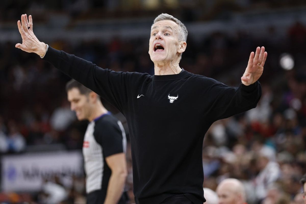 Apr 5, 2026; Chicago, Illinois, USA; Chicago Bulls head coach Billy Donovan directs his team against the Phoenix Suns during the second half at United Center. Mandatory Credit: Kamil Krzaczynski-Imagn Images