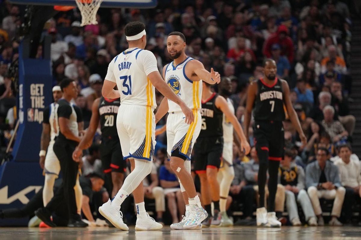 Apr 5, 2026; San Francisco, California, USA; Golden State Warriors guard Stephen Curry (30) meets with guard Seth Curry (31) after a play against the Houston Rockets in the second quarter at the Chase Center. Mandatory Credit: Cary Edmondson-Imagn Images