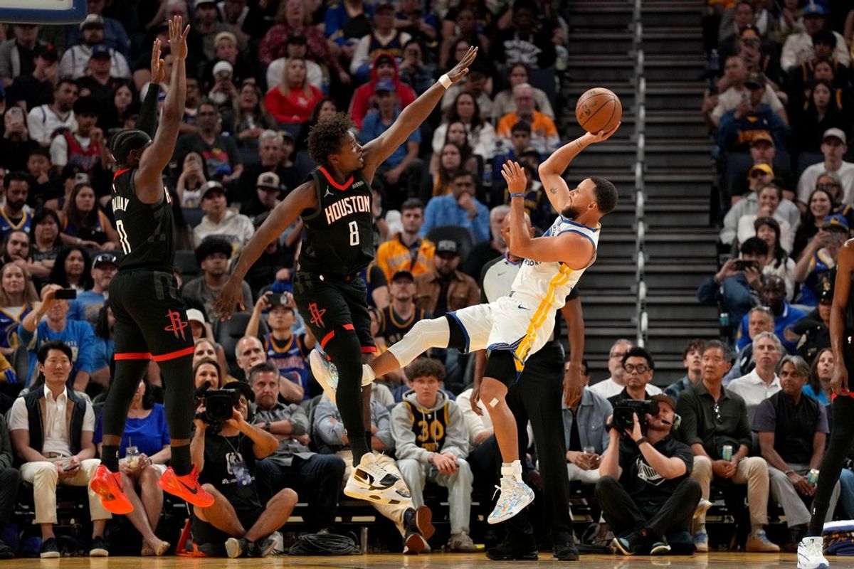 Apr 5, 2026; San Francisco, California, USA; Golden State Warriors guard Stephen Curry (30) makes a shot over Houston Rockets forward Jae'Sean Tate (8) and guard Aaron Holiday (0) in the third quarter at the Chase Center. Mandatory Credit: Cary Edmondson-Imagn Images
