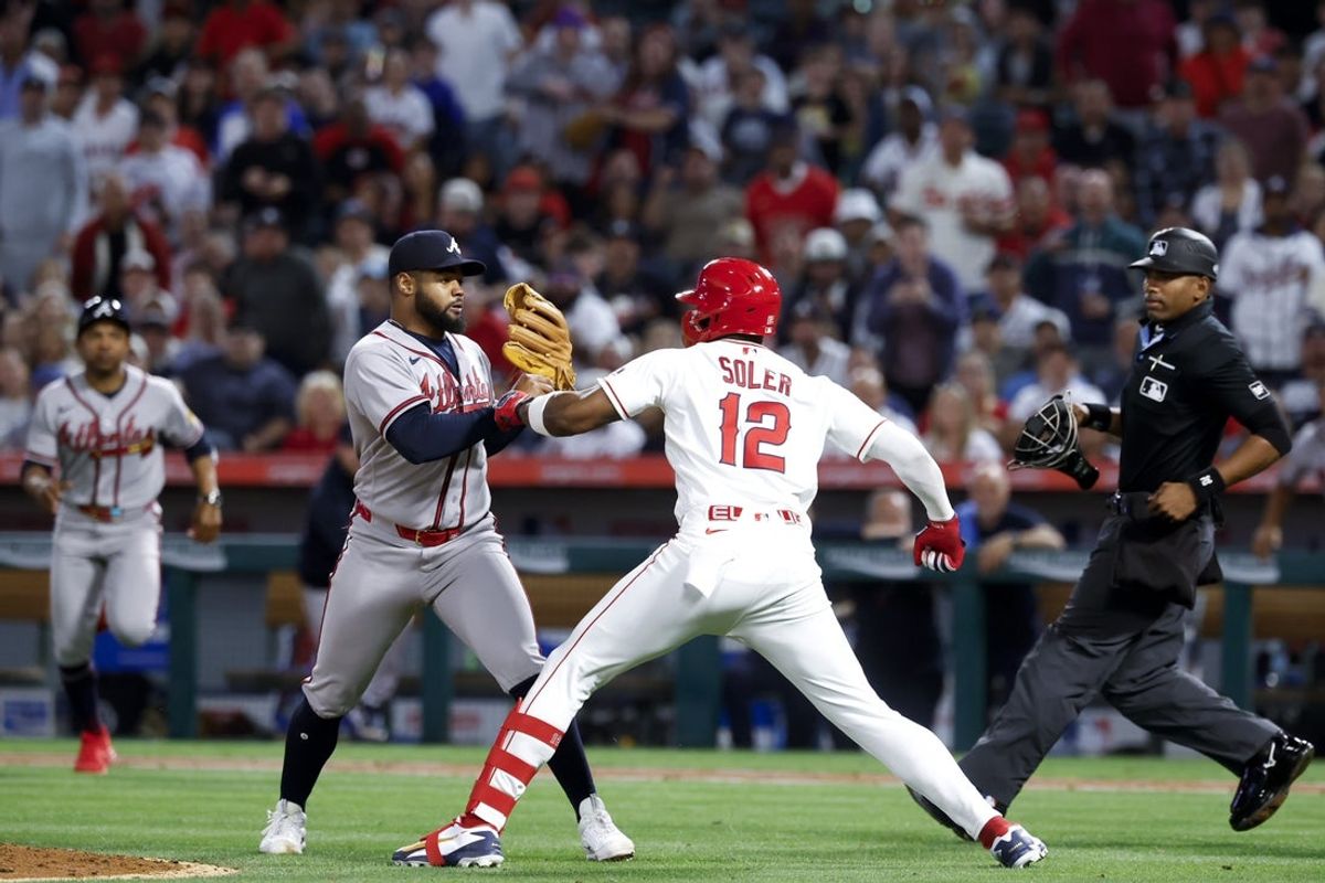 Apr 7, 2026; Anaheim, California, USA; A fight breaks out between Atlanta Braves pitcher Reynaldo López (40) and Los Angeles Angels right fielder Jorge Soler (12) during the fifth inning at Angel Stadium. Mandatory Credit: William Navarro-Imagn Images