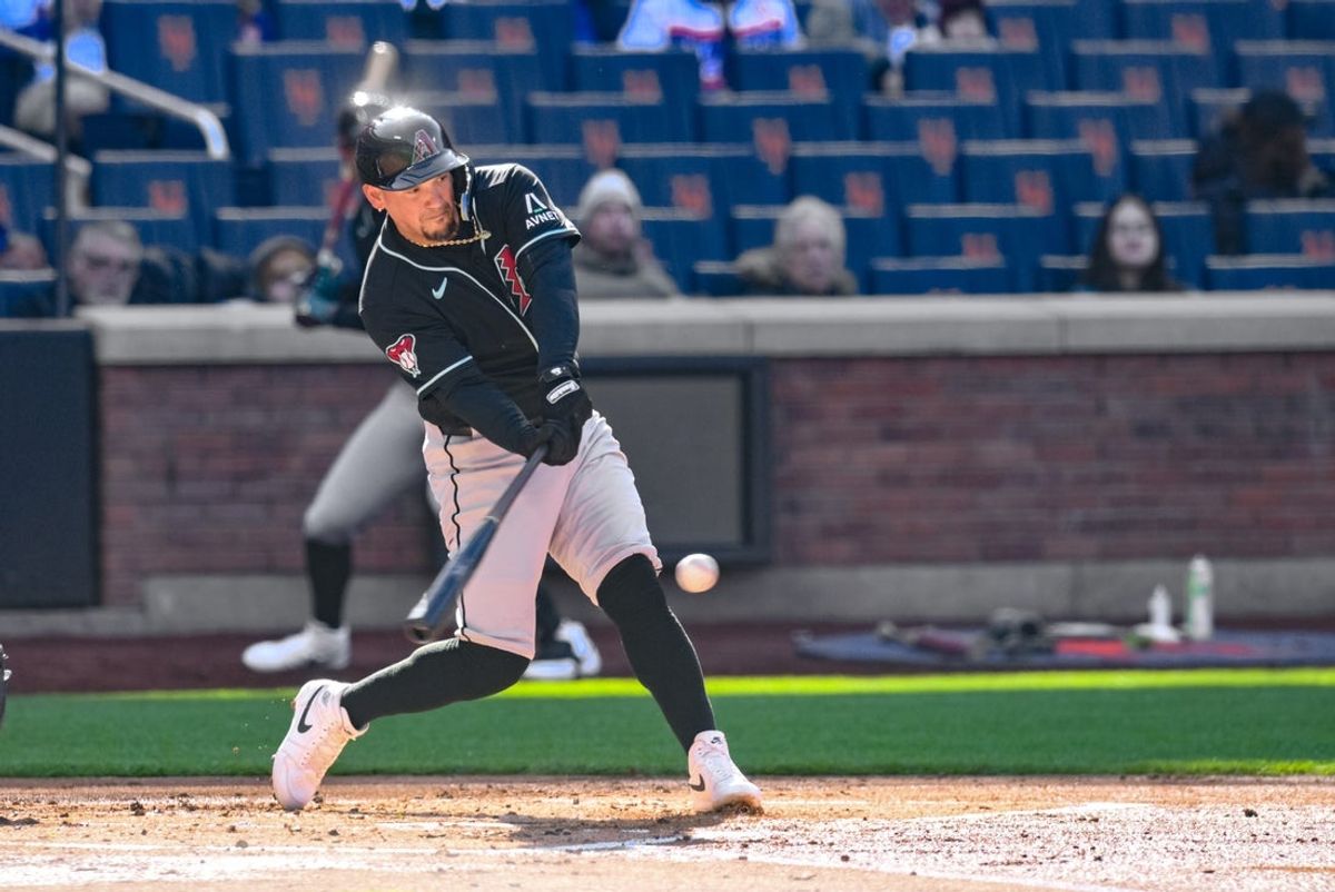 Apr 8, 2026; New York City, New York, USA; Arizona Diamondbacks second baseman Ildemaro Vargas (6) hits a single against the New York Mets during the second inning at Citi Field. Mandatory Credit: John Jones-Imagn Images