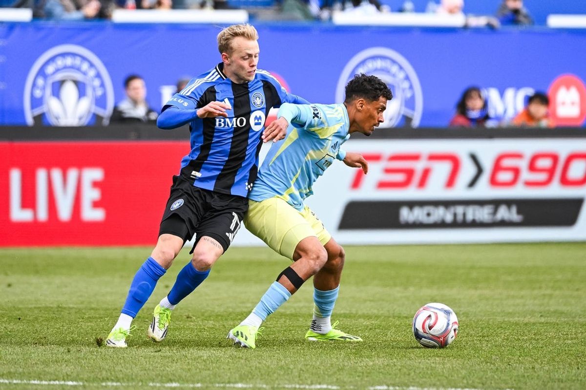 Apr 11, 2026; Montreal, Province of Quebec, CAN; CF Montreal defender Dagur Thorhallsson (17) defends against Philadelphia Union defender Japhet Sery (5) during the first half at Saputo Stadium. Mandatory Credit: David Kirouac-Imagn Images