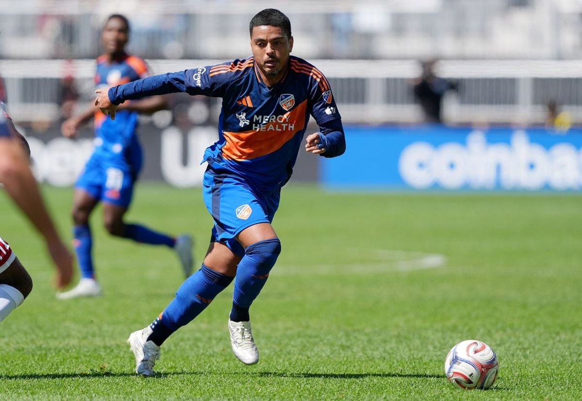 Apr 11, 2026; Toronto, Ontario, CAN;  FC Cincinnati midfielder Evander (10) chases after a loose ball against Toronto FC during the first half at BMO Field. Mandatory Credit: John E. Sokolowski-Imagn Images