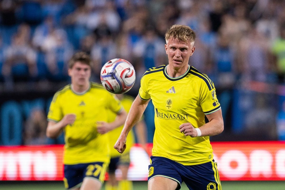 Apr 11, 2026; Charlotte, North Carolina, USA; Nashville SC forward Sam Surridge (9) chases the loose ball during the second half against the Charlotte FC at Bank of America Stadium. Mandatory Credit: Scott Kinser-Imagn Images
