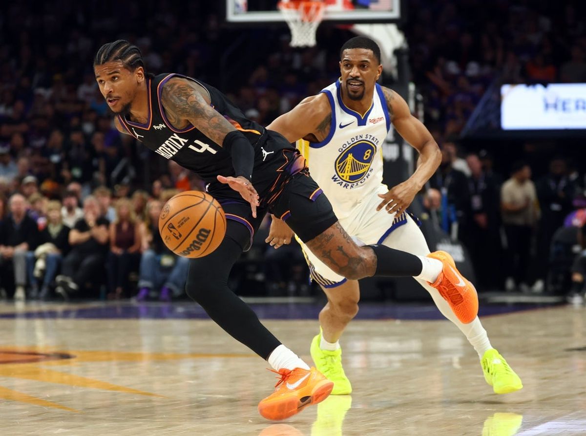 Apr 17, 2026; Phoenix, Arizona, USA; Phoenix Suns guard Jalen Green (4) drives to the basket against Golden State Warriors guard De'Anthony Melton (8) during the first half in the play-in rounds of the 2026 NBA Playoffs at Mortgage Matchup Center. Mandatory Credit: Mark J. Rebilas-Imagn Images
