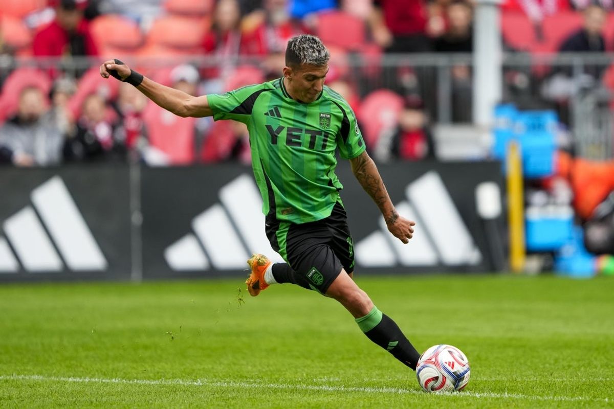 Apr 18, 2026; Toronto, Ontario, CAN; Austin FC forward Myrto Uzuni (10) shoots against Toronto FC during the first half at BMO Field. Mandatory Credit: Kevin Sousa-Imagn Images