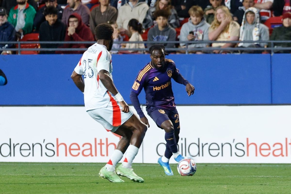 Apr 18, 2026; Frisco, Texas, USA; LA Galaxy forward Joseph Paintsil (28) dribbles the ball against FC Dallas defender Sebastien Ibeagha (25) during the second half at Toyota Stadium. Mandatory Credit: Chris Jones-Imagn Images