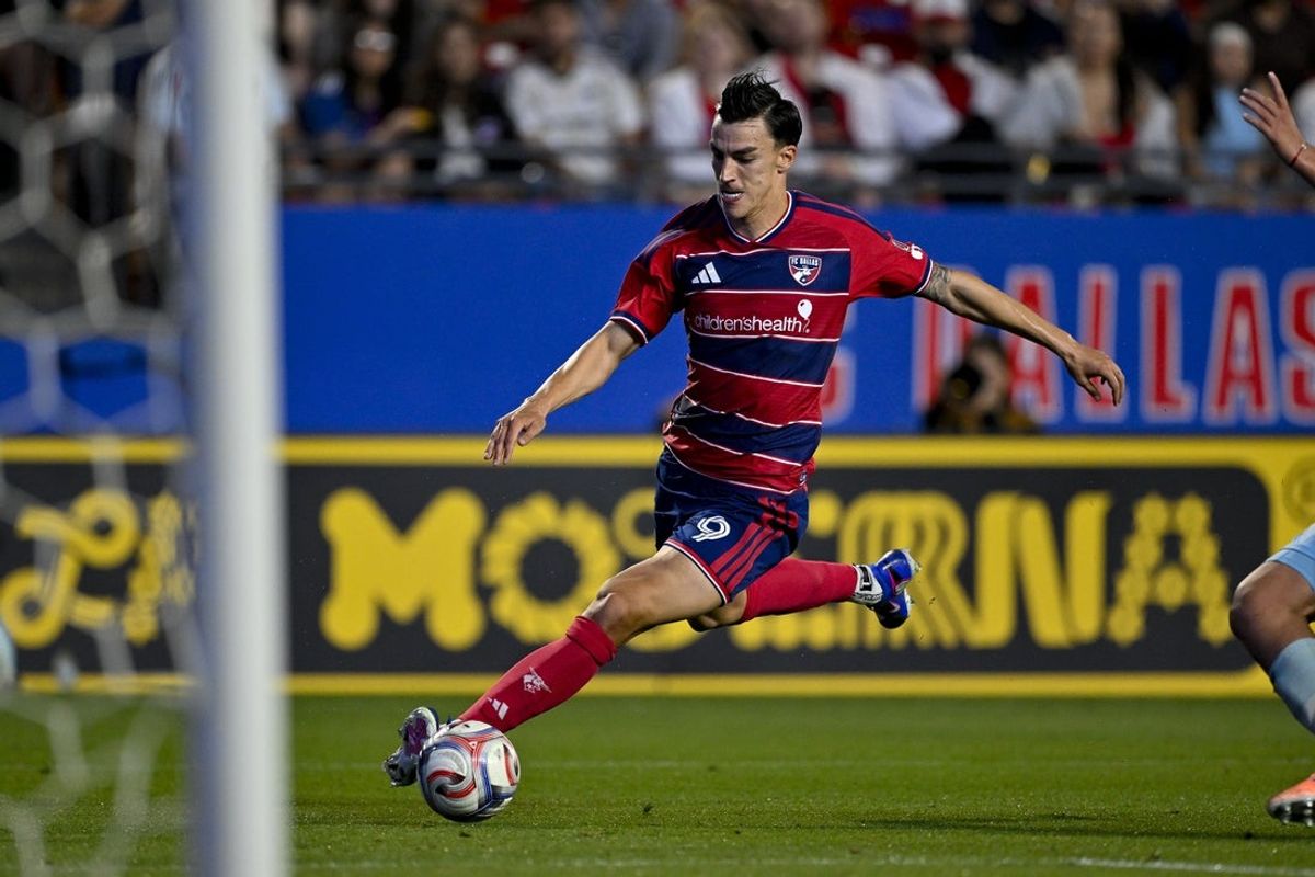 Apr 22, 2026; Frisco, Texas, USA; FC Dallas forward Petar Musa (9) brings the ball to the Minnesota United FC net during the second half at Toyota Stadium. Mandatory Credit: Jerome Miron-Imagn Images