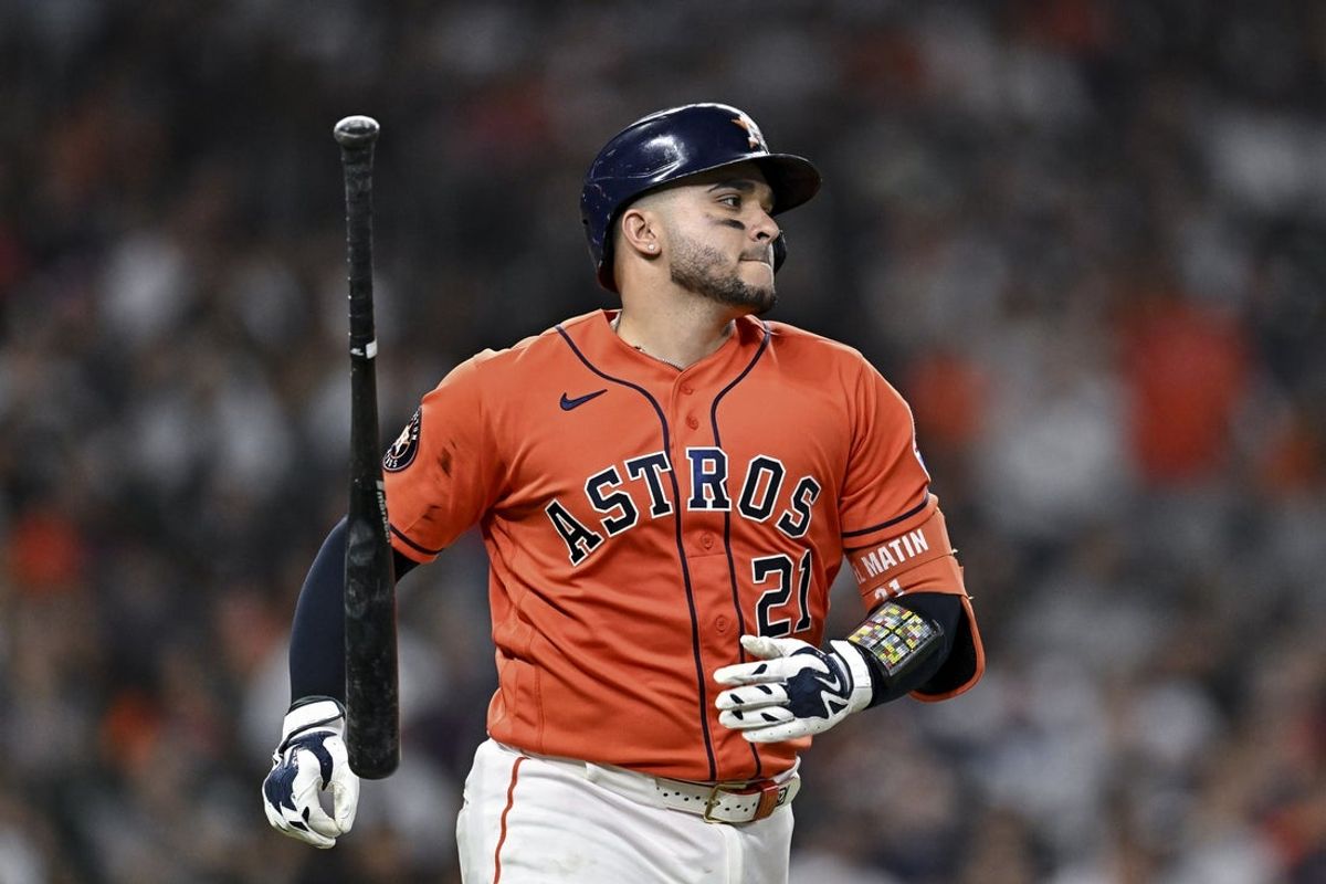 Apr 24, 2026; Houston, Texas, USA; Houston Astros catcher Yainer Diaz (21) reacts after flying out in the fourth inning against the New York Yankees at Daikin Park. Mandatory Credit: Maria Lysaker-Imagn Images
