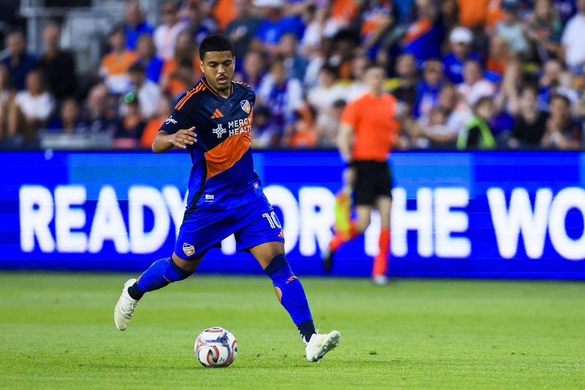 Apr 25, 2026; Cincinnati, Ohio, USA; FC Cincinnati midfielder Evander (10) dribbles against Red Bull New York in the first half at TQL Stadium. Mandatory Credit: Katie Stratman-Imagn Images