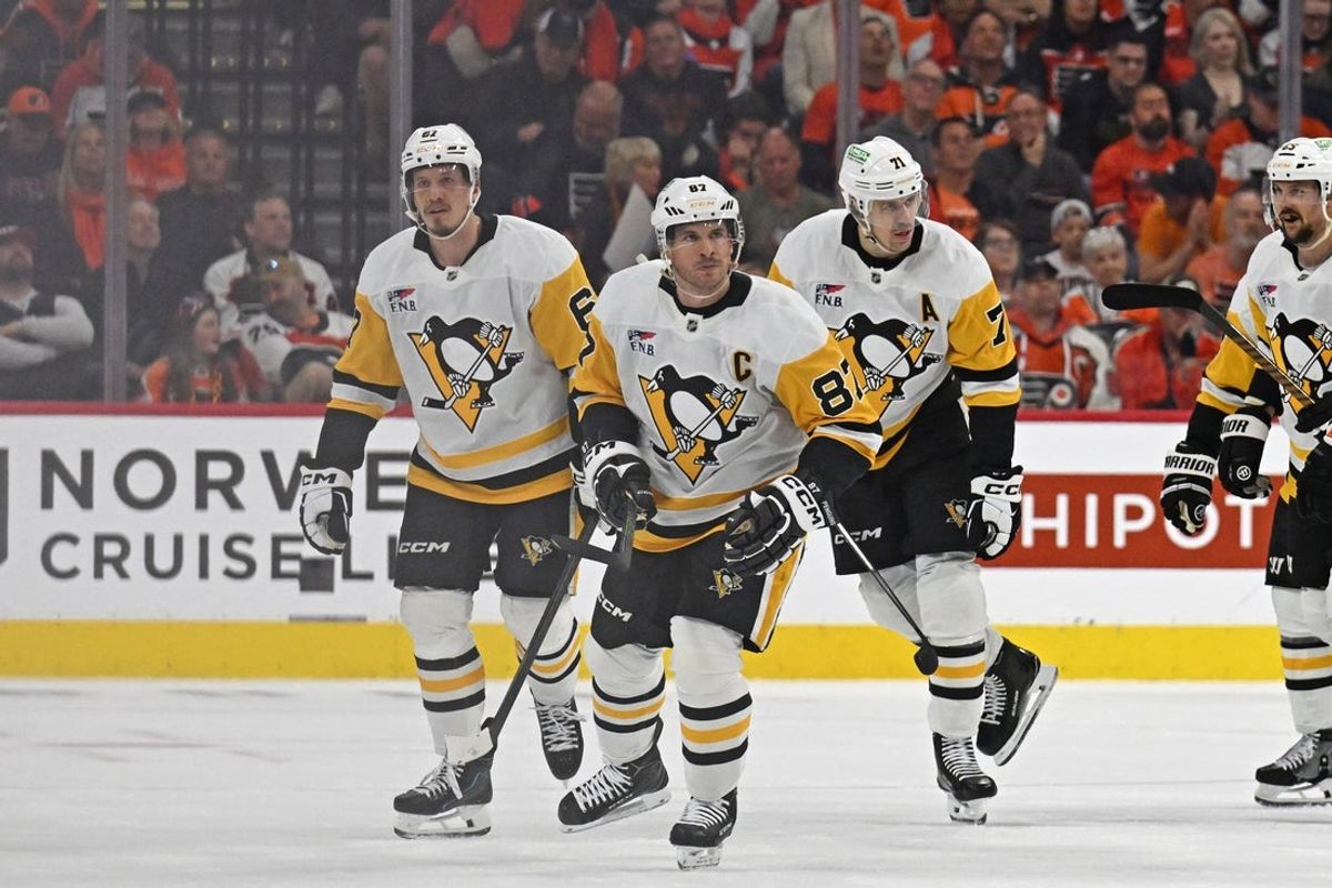 Apr 25, 2026; Philadelphia, Pennsylvania, USA; Pittsburgh Penguins center Sidney Crosby (87) skates back to the bench after scoring a goal against the Philadelphia Flyers during the first period in game four of the first round of the 2026 Stanley Cup Playoffs at Xfinity Mobile Arena. Mandatory Credit: Eric Hartline-Imagn Images
