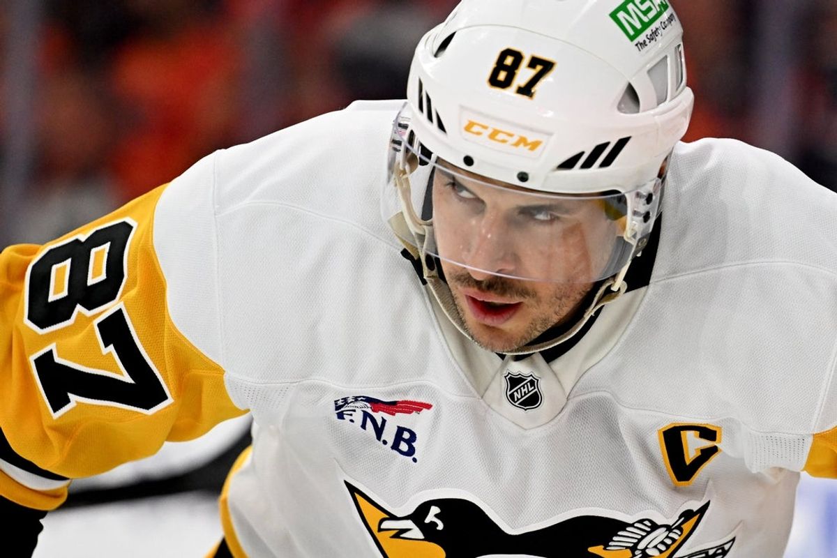 Apr 25, 2026; Philadelphia, Pennsylvania, USA; Pittsburgh Penguins center Sidney Crosby (87) against the Philadelphia Flyers during the first period in game four of the first round of the 2026 Stanley Cup Playoffs at Xfinity Mobile Arena. Mandatory Credit: Eric Hartline-Imagn Images