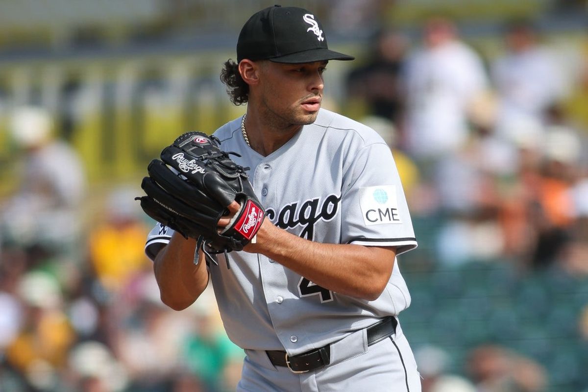18 de abril de 2026; West Sacramento, Califórnia, EUA; O arremessador do Chicago White Sox, Jordan Hicks (44), se prepara para lançar para um rebatedor de atletismo durante a 10ª entrada no Sutter Health Park. Crédito obrigatório: Scott Marshall-Imagn Images