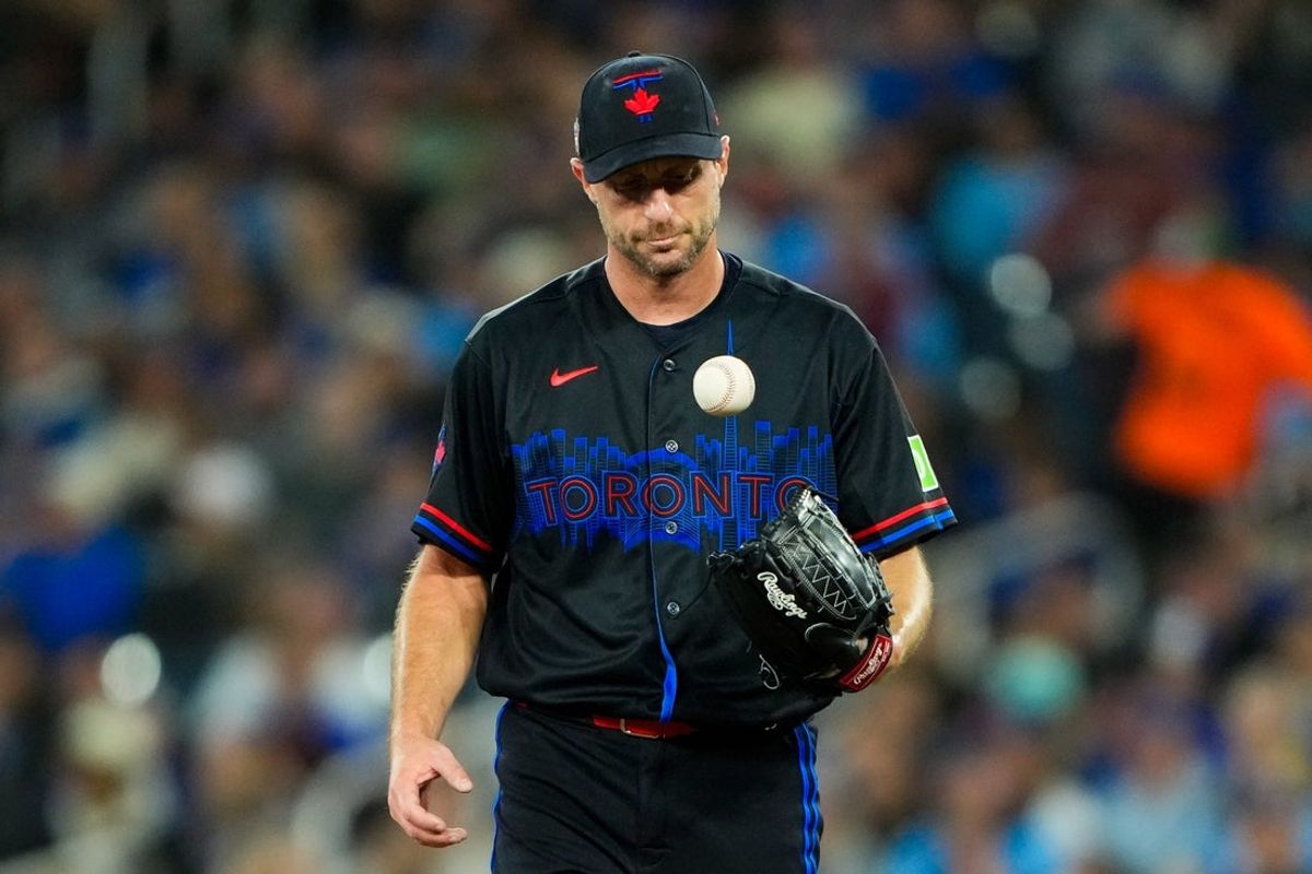 Apr 24, 2026; Toronto, Ontario, CAN;  Toronto Blue Jays pitcher Max Scherzer (31) juggles the ball at a MLB game against the Cleveland Guardians at Rogers Centre. Mandatory Credit: Kevin Sousa-Imagn Images