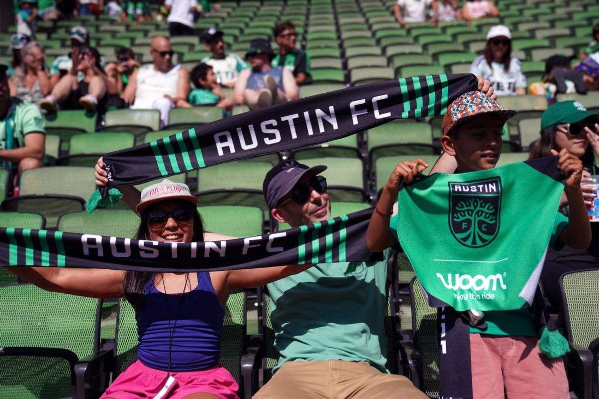 3 de maio de 2026; Austin, Texas, EUA; Os torcedores recebem o Austin FC em campo antes do início do jogo contra o St. Louis CITY SC, no Q2 Stadium. Crédito obrigatório: Dustin Safranek-Imagn Images
