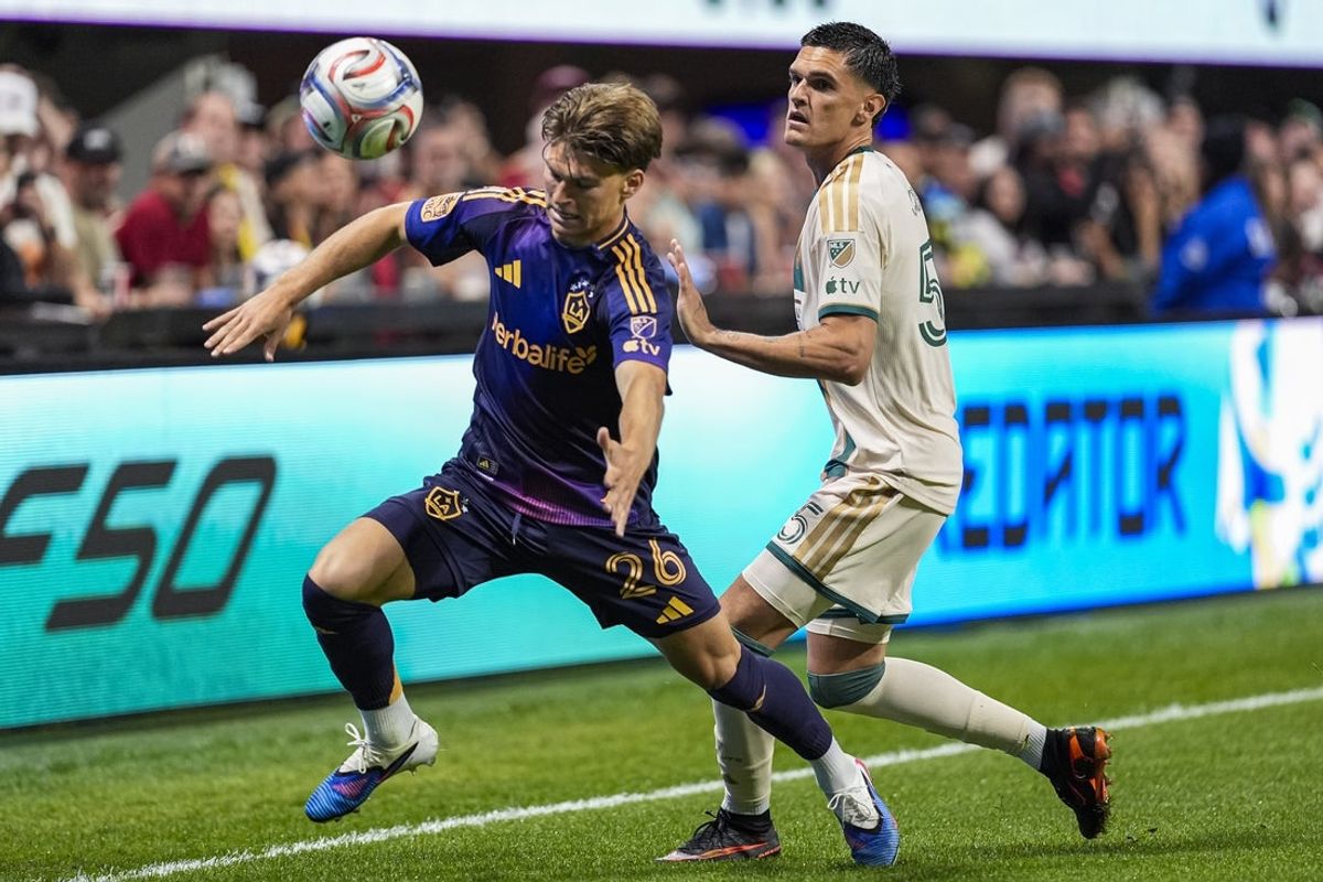 May 9, 2026; Atlanta, Georgia, USA; LA Galaxy defender Harbor Miller (26) and Atlanta United defender Tomas Jacob (55) fight for the ball during the first half at Mercedes-Benz Stadium. Mandatory Credit: Dale Zanine-Imagn Images