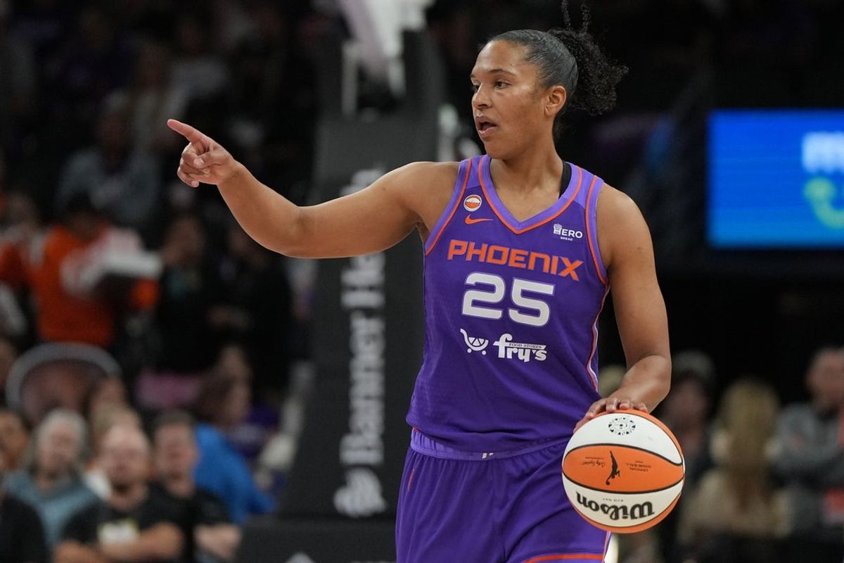 May 15, 2026; Phoenix, Arizona, USA; Phoenix Mercury forward Alyssa Thomas (25) drives against the Chicago Sky in the second half at Mortgage Matchup Center. Mandatory Credit: Rick Scuteri-Imagn Images