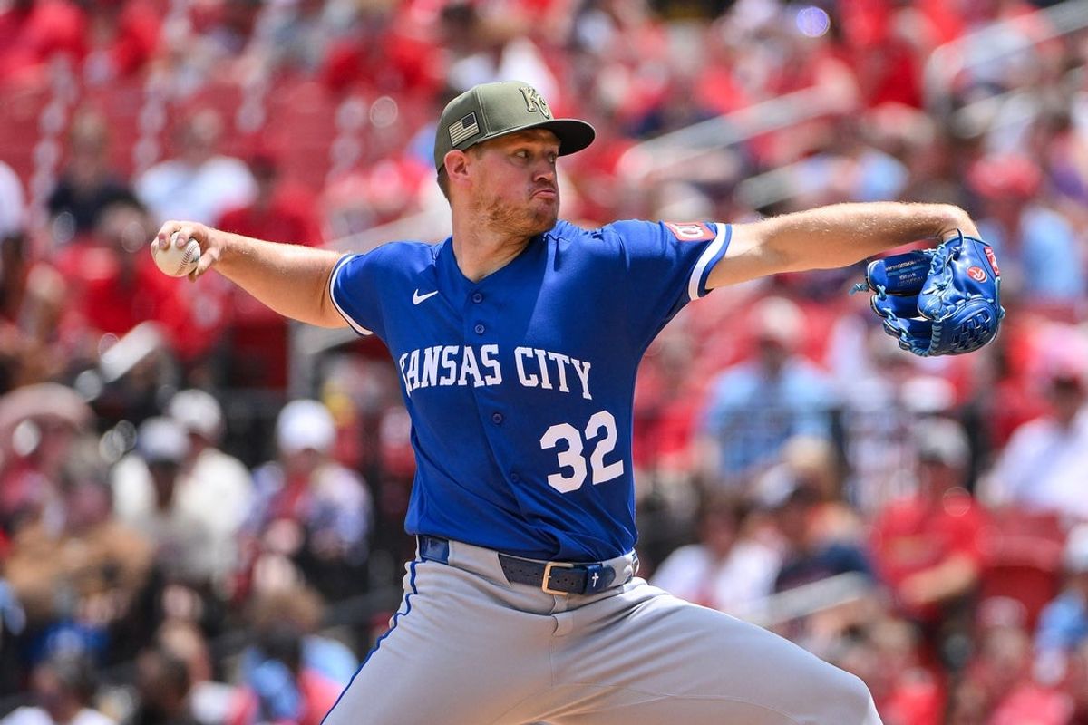 May 17, 2026; St. Louis, Missouri, USA; Kansas City Royals starting pitcher Stephen Kolek (32) pitches against the St. Louis Cardinals during the second inning at Busch Stadium. Mandatory Credit: Jeff Curry-Imagn Images