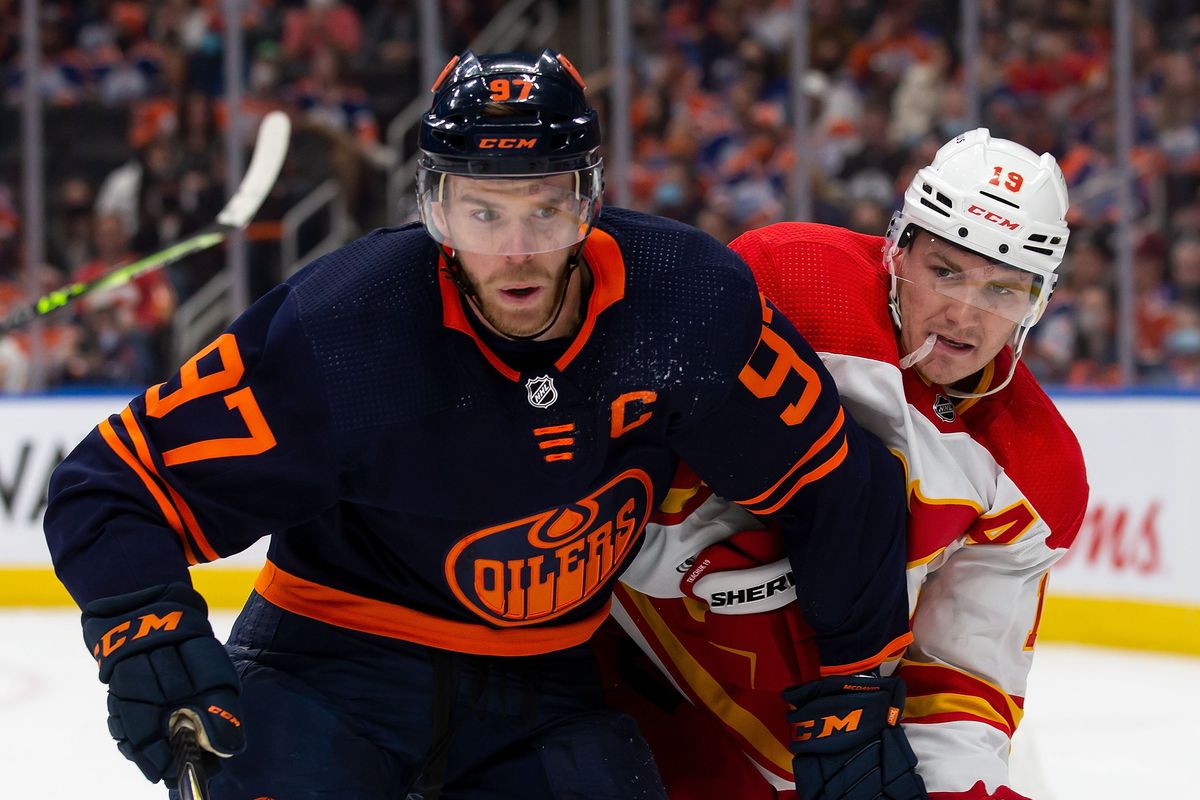 Connor McDavid (l.) and Matthew Tkachuk