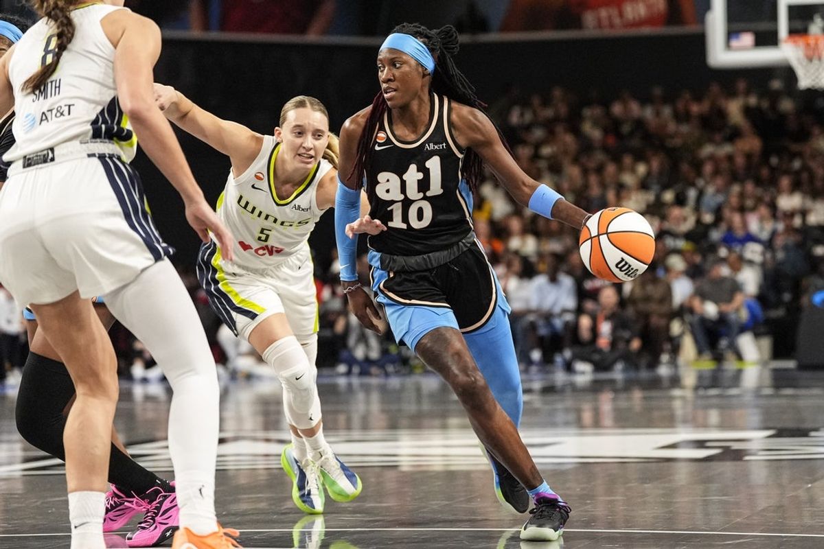 May 22, 2026; College Park, Georgia, USA; Atlanta Dream guard Rhyne Howard (10) dribbles past Dallas Wings guard Paige Bueckers (5) during the first half at Gateway Center Arena at College Park. Mandatory Credit: Dale Zanine-Imagn Images