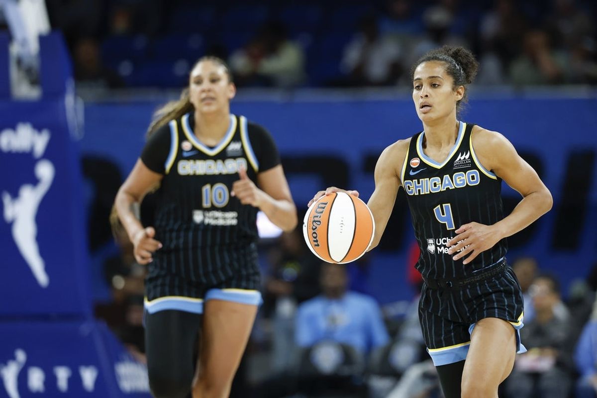 May 23, 2026; Chicago, Illinois, USA; Chicago Sky guard Skylar Diggins (4) brings the ball up court against the Minnesota Lynx during the second half at Wintrust Arena. Mandatory Credit: Kamil Krzaczynski-Imagn Images