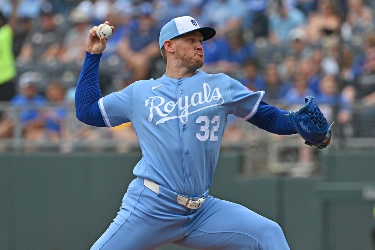 May 23, 2026; Kansas City, Missouri, USA;  Kansas City Royals starting pitcher Stephen Kolek (32) throws a pitch in the first inning against the Seattle Mariners at Kauffman Stadium. Mandatory Credit: Peter Aiken-Imagn Images