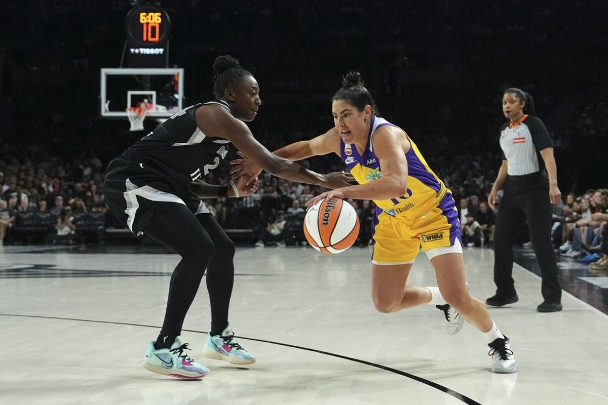 May 23, 2026; Las Vegas, Nevada, USA; Los Angeles Sparks guard Kelsey Plum (10) drives against Las Vegas Aces guard Jewell Loyd (24) in the third quarter of their game at Michelob Ultra Arena. Mandatory Credit: Candice Ward-Imagn Images