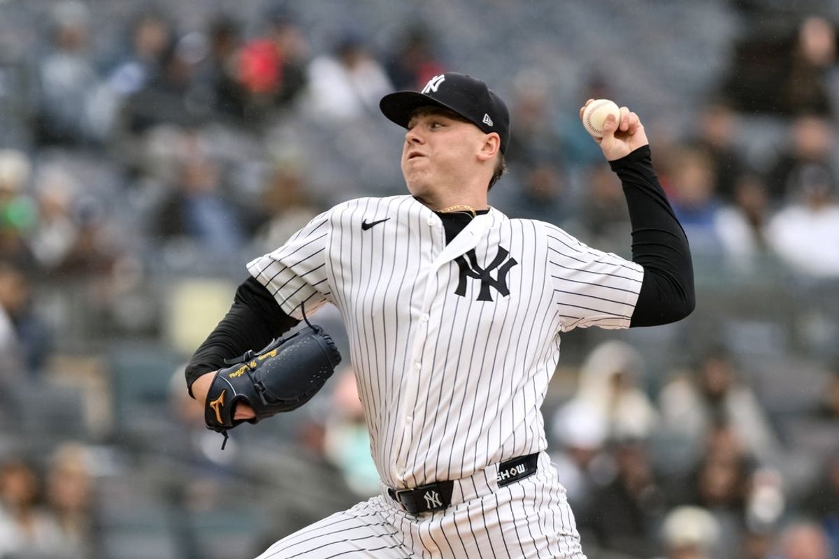 May 24, 2026; Bronx, New York, USA; New York Yankees pitcher Ryan Weathers (40) pitches against the Tampa Bay Rays during the second inning at Yankee Stadium. Mandatory Credit: John Jones-Imagn Images
